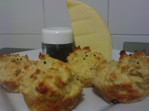 Bolinho queijo com mostarda