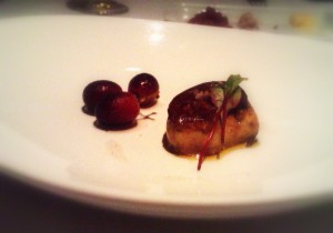 Foie gras com uvas geladas marinadas na cachaça de baunilha