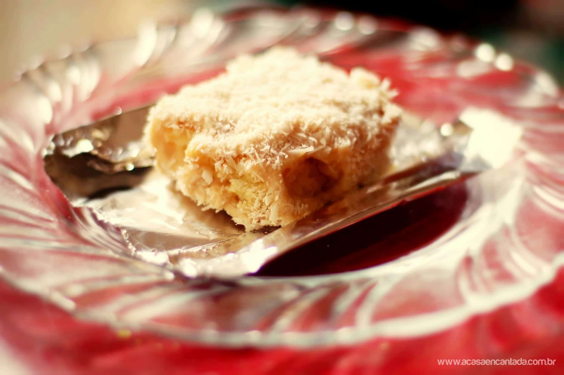 Bolo gelado de doce de leite e coco
