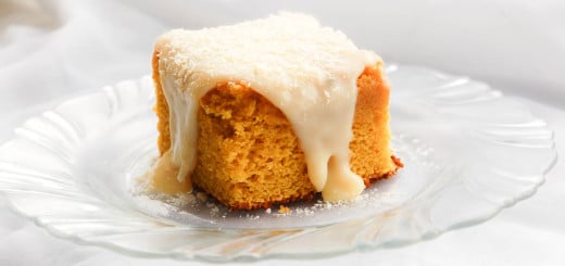 bolo de cenoura com cobertura de brigadeiro branco