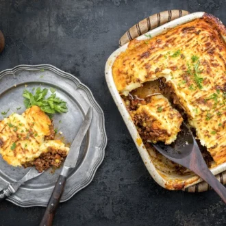 Torta de carne moída com vegetais de forno
