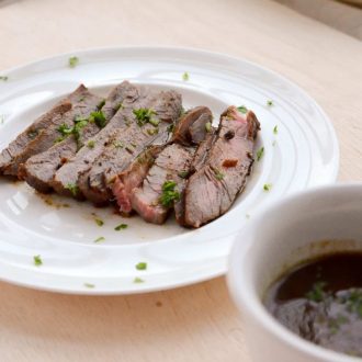 Receita de bife do vazio, marinado no vinho tinto e especiarias, receita perfeita para congelar e levar na marmita!