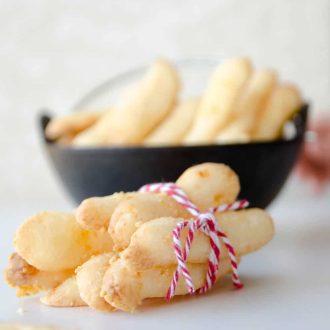 Biscoitos de queijo parmesão e polvilho