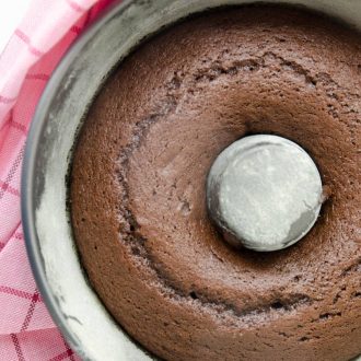 Receita de Bolo de cenoura com chocolate super fácil!