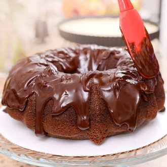 bolo de chocolate com café e brigadeiro