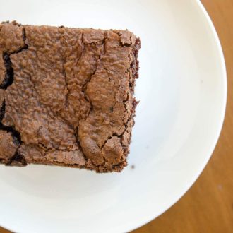 Bolo de chocolate e iogurte molhadinho