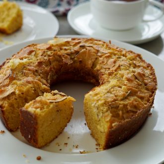 receita simples de bolo de fubá com leite de coco