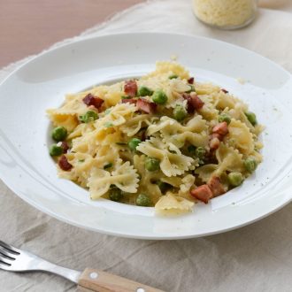 farfalle com bacon e ervilhas - jantar rapidinho