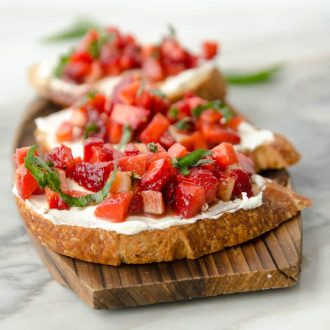receita de bruschetta de morango e cream cheese - entradas de natal
