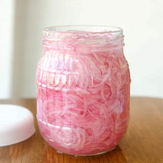 Receita de cebola roxa em conserva fácil e rápida