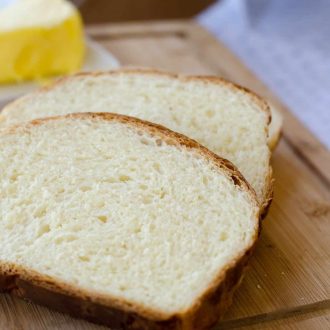 Receita de pão petrópolis, pão de forma enriquecido com ovos, leite e manteiga, com uma casquinha super dourada!