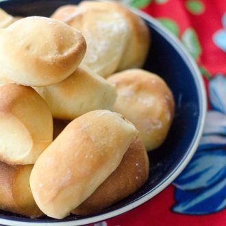 Receita de bisnaguinha caseiro (pão de leite pequeno)