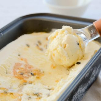 Receita de sorvete caseiro fácil de maracujá e leite ninho