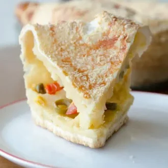 torta de pão de queijo recheada